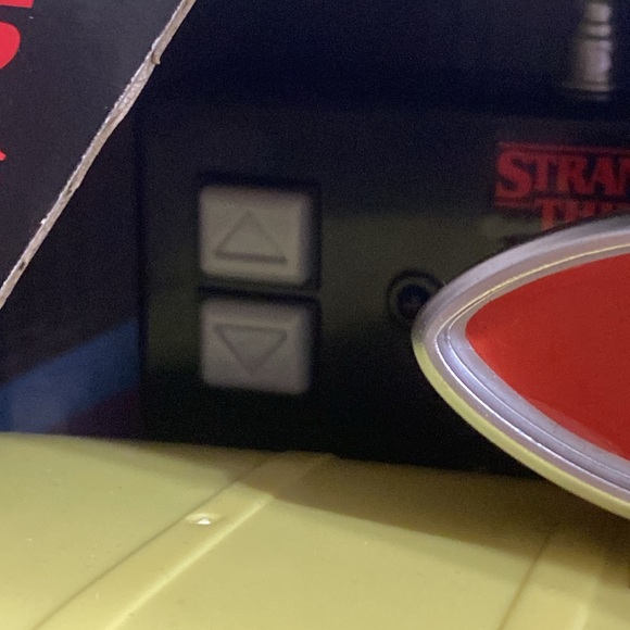 STRANGER THINGS SURFER BOY PIZZA VAN - Picture 4 of 16